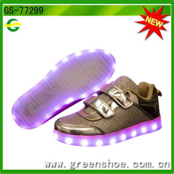 Cadeaux de Noël LED Flashing Shoes qui s&#39;allument aux enfants